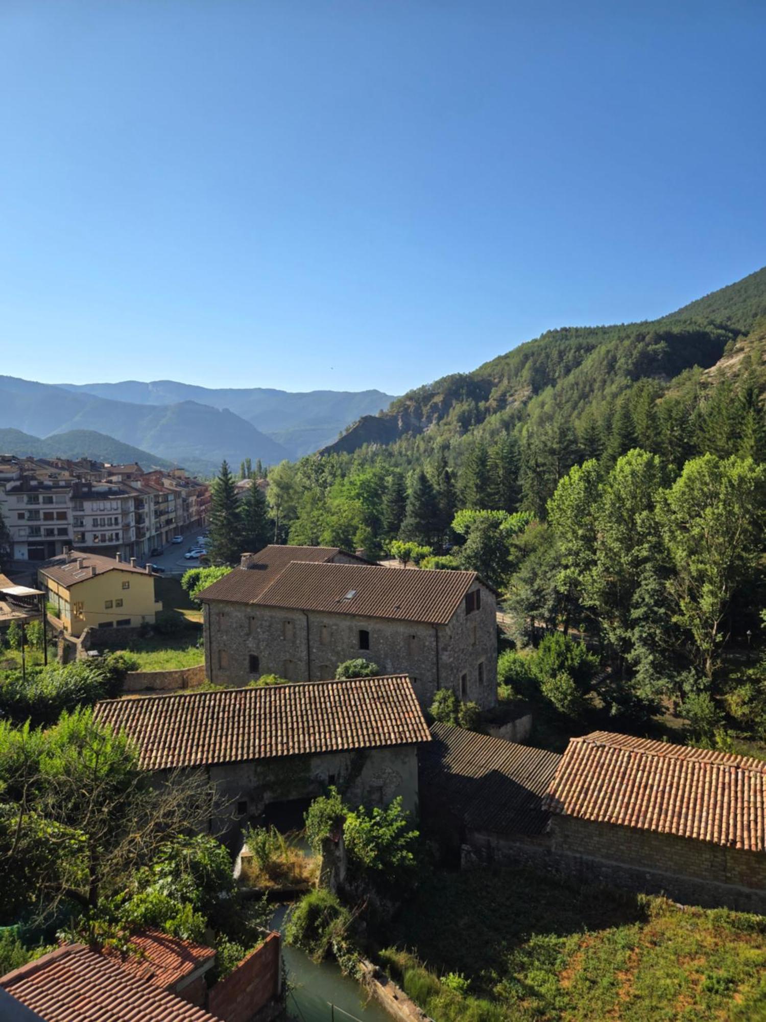 En El Corazon De Baga, Precioso Pueblo Medieval 外观 照片